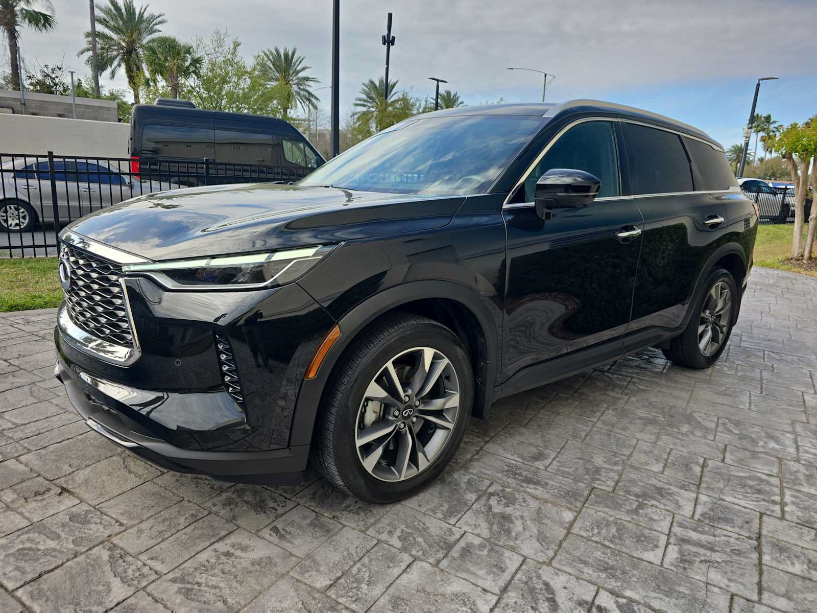 Used 2025 INFINITI QX60 Luxe FWD image 7