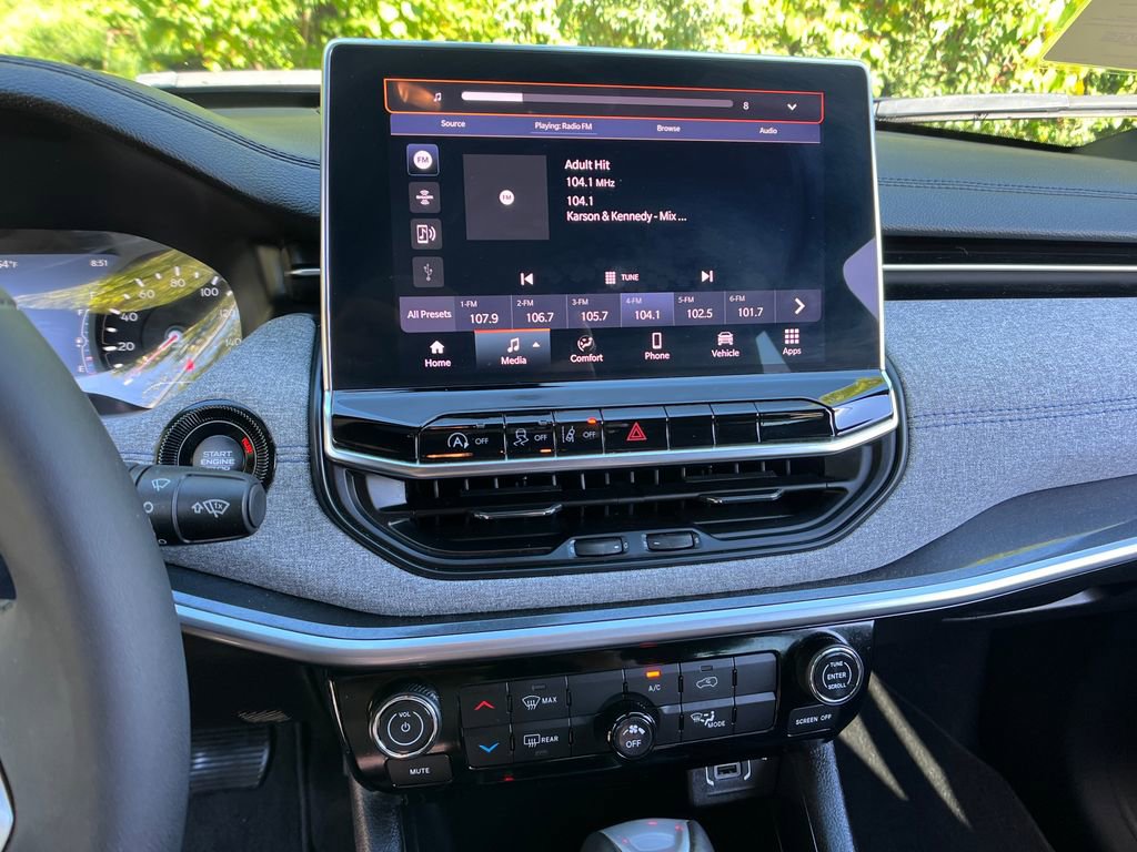 Used 2024 Jeep Compass Latitude image 16