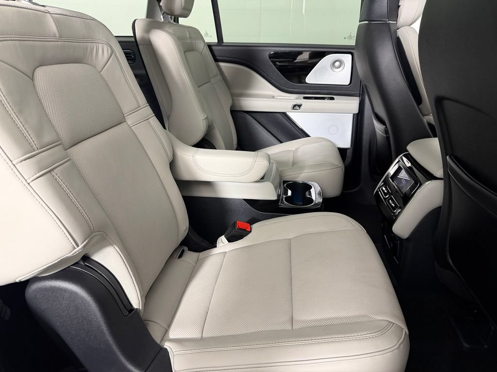 Used 2025 Lincoln Aviator Reserve w/ Equipment Group 201A AWD/4WD image 31