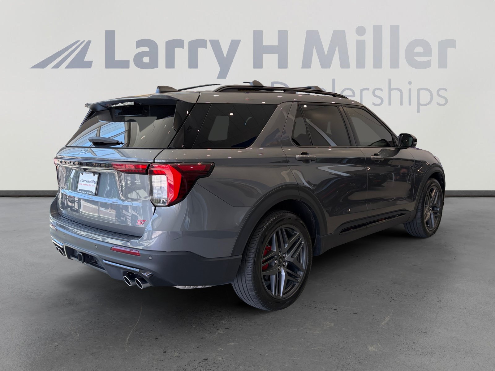 Used 2025 Ford Explorer ST AWD/4WD image 5