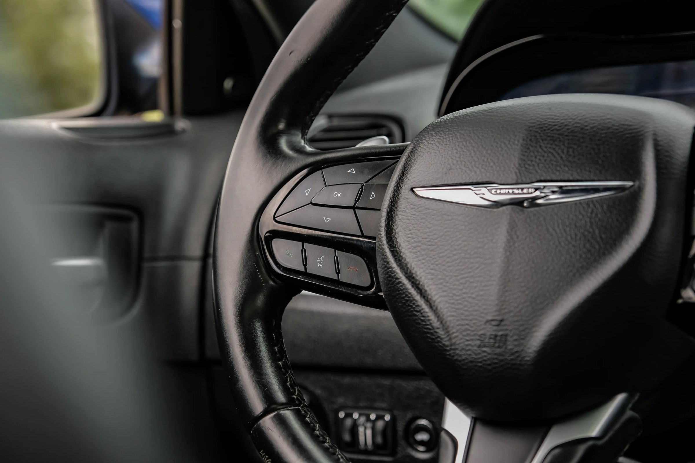 Used 2018 Chrysler 300 S w/ 300S Premium Group RWD image 21