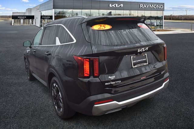 Used 2025 Kia Sorento S image 6