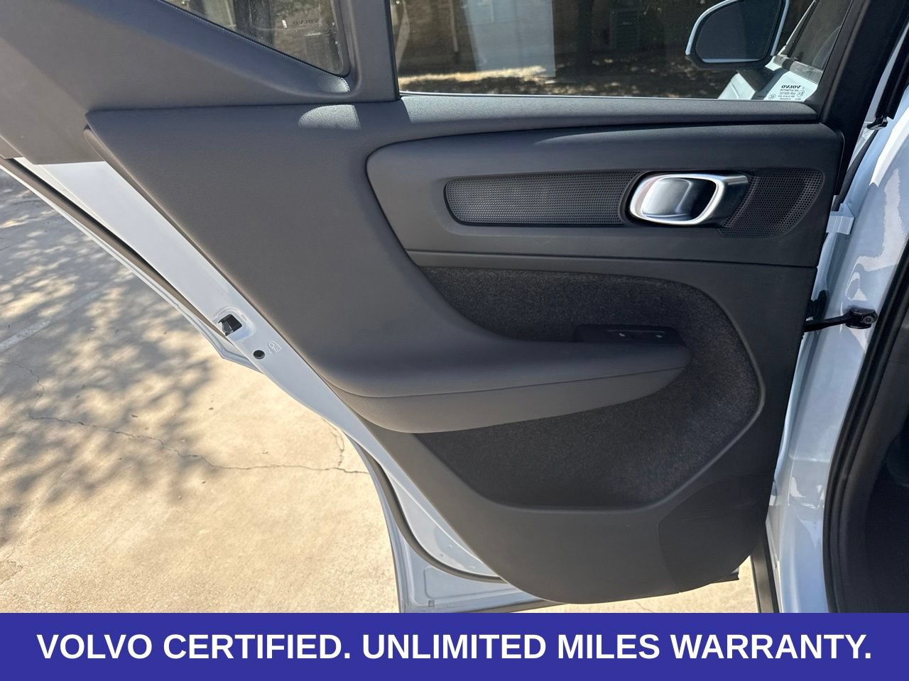 Certified 2024 Volvo XC40 B5 Ultimate w/ Protection Package Premier AWD/4WD image 17