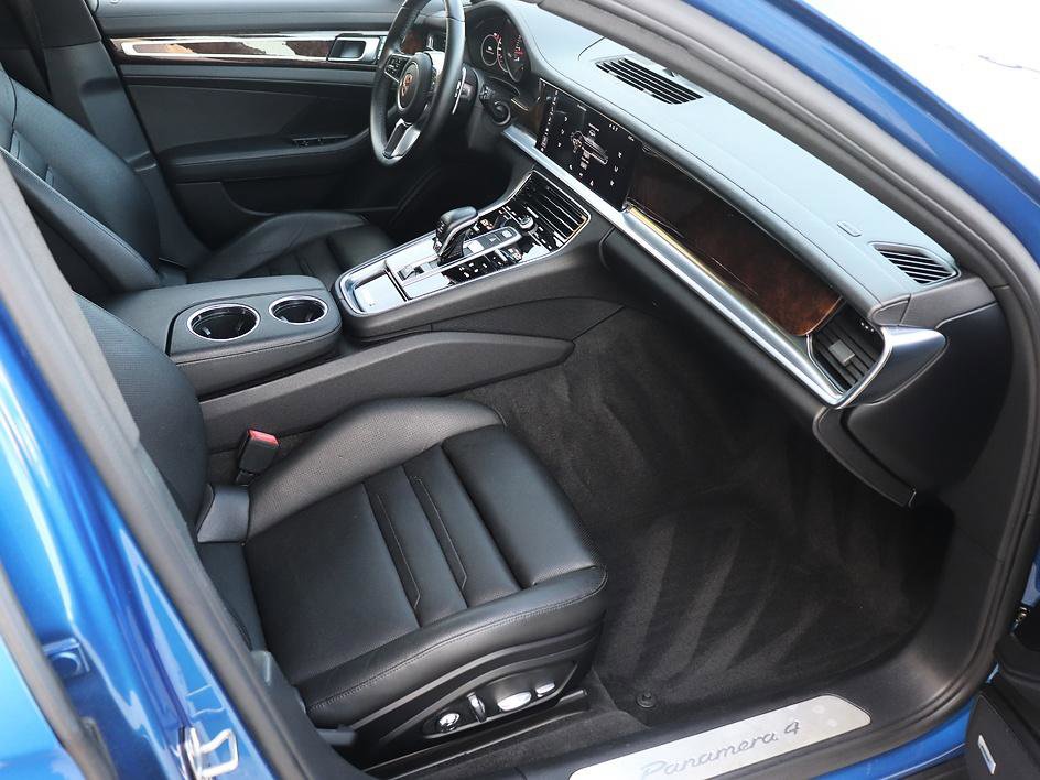 Used 2017 Porsche Panamera 4 image 16