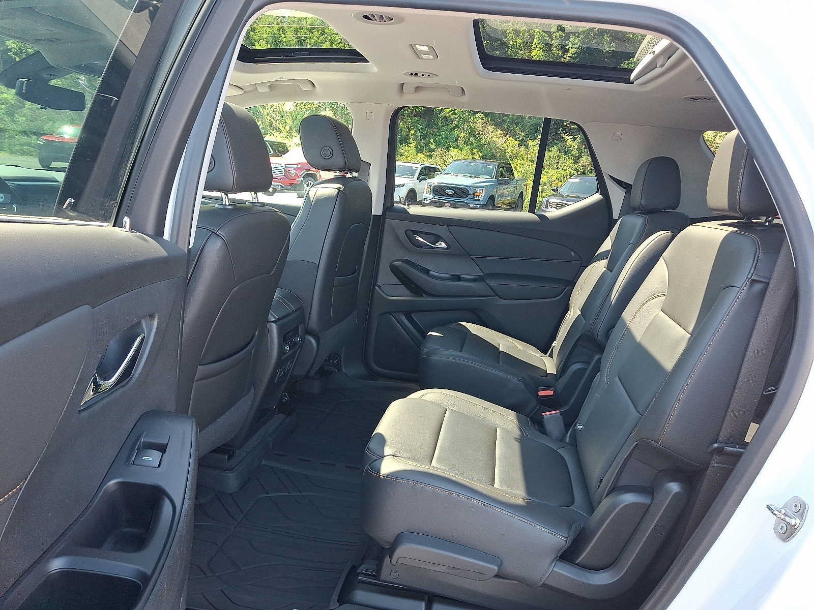 Used 2021 Chevrolet Traverse LT w/ LT Premium Package AWD/4WD image 10