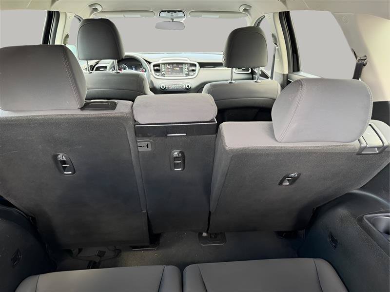 Used 2020 Kia Sorento FWD V6 image 31