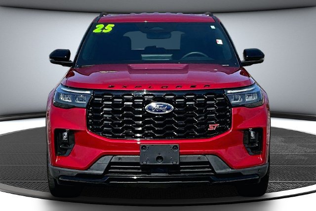 Used 2025 Ford Explorer ST AWD/4WD image 2