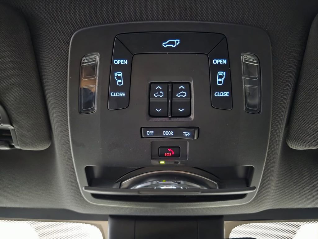 Used 2021 Toyota Sienna XSE image 19