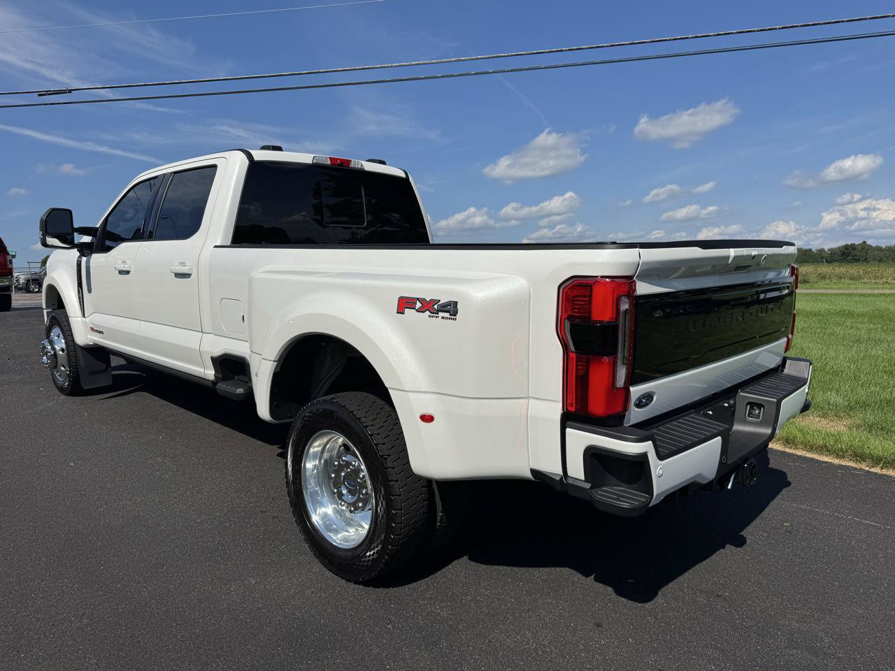 Used 2026 Ford F450 Platinum w/ FX4 Off-Road Package AWD/4WD image 4