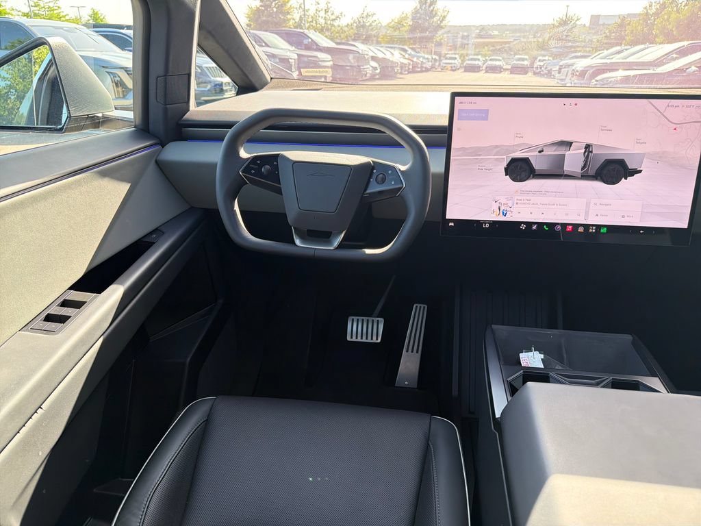 Used 2024 Tesla Cybertruck AWD Crew Cab image 32