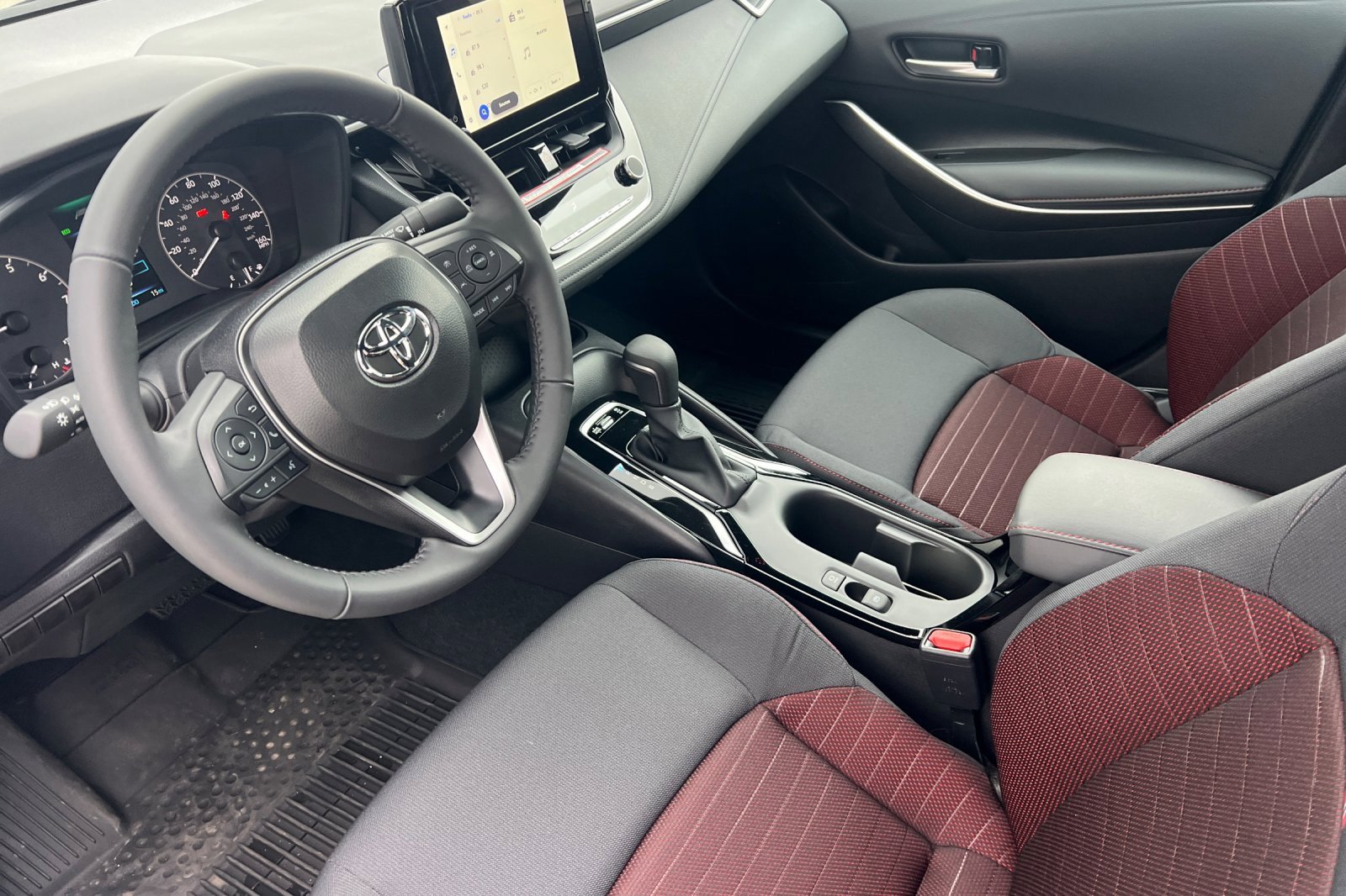 Used 2025 Toyota Corolla SE image 7