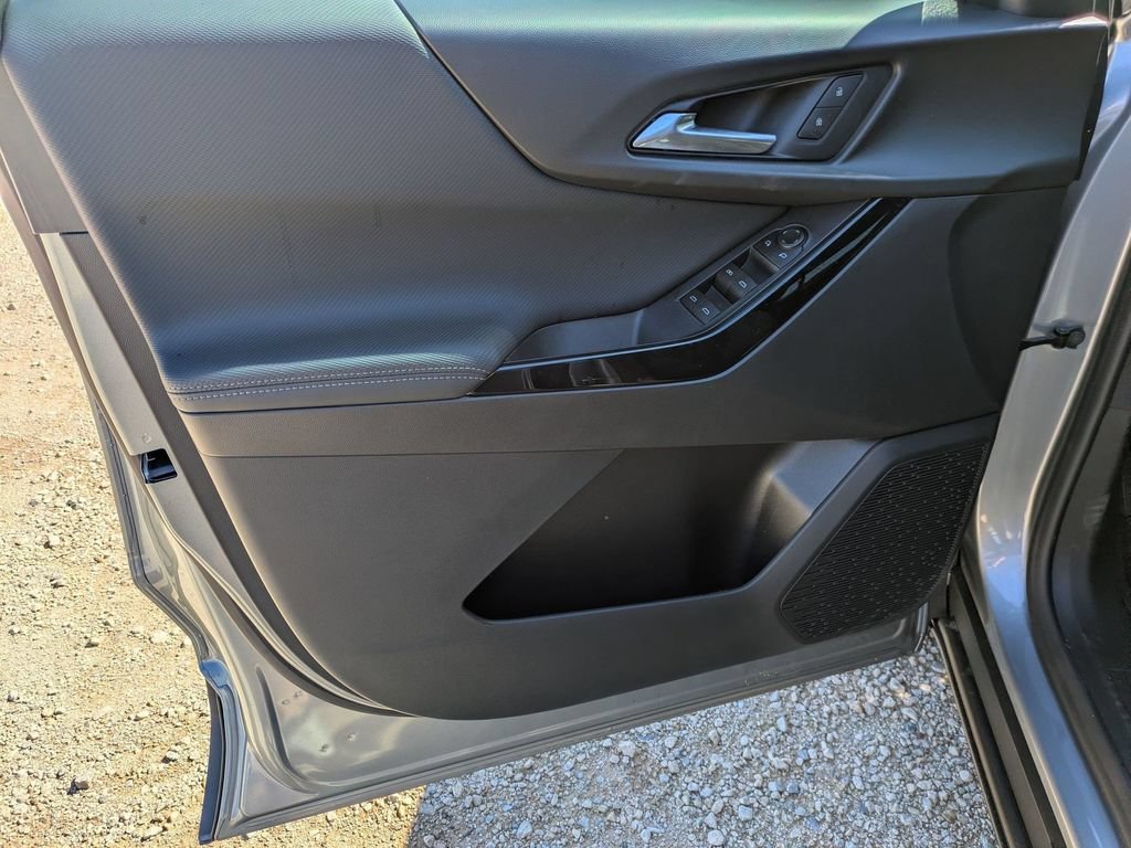 New 2026 Chevrolet Equinox LT w/ Safety and Technology Package FWD image 8