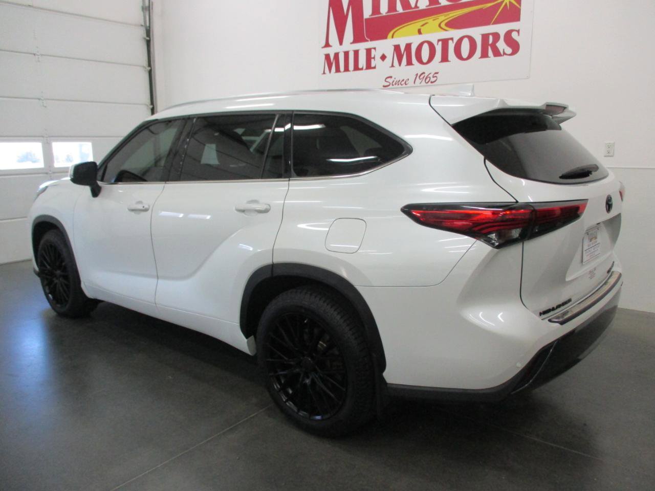 Used 2022 Toyota Highlander Limited AWD/4WD image 4