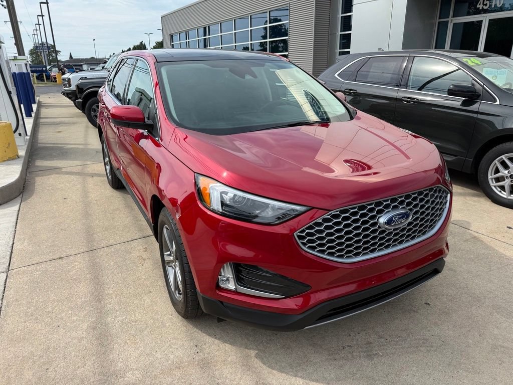 Certified 2024 Ford Edge SEL w/ Convenience Package AWD/4WD image 3