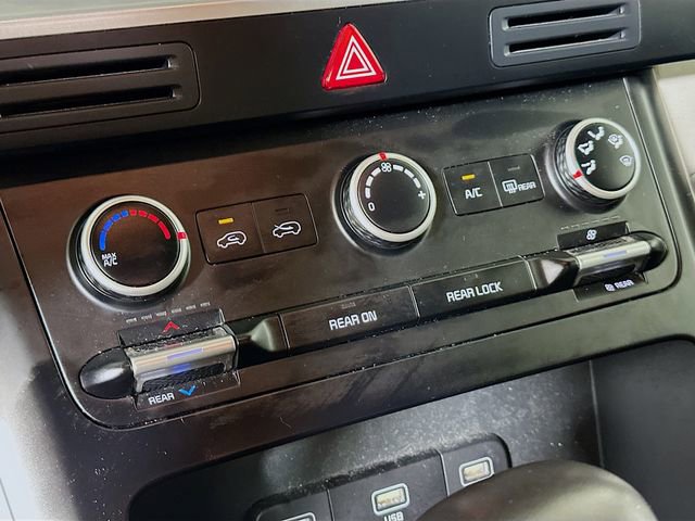 Used 2024 Kia Carnival LX image 17