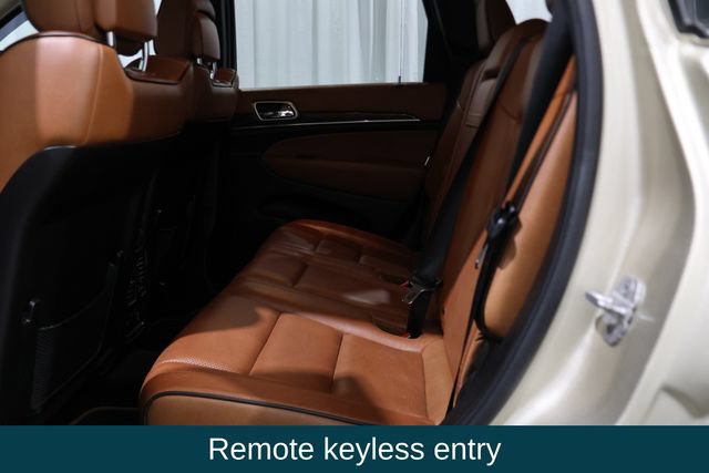 Used 2011 Jeep Grand Cherokee Overland Summit AWD/4WD image 11