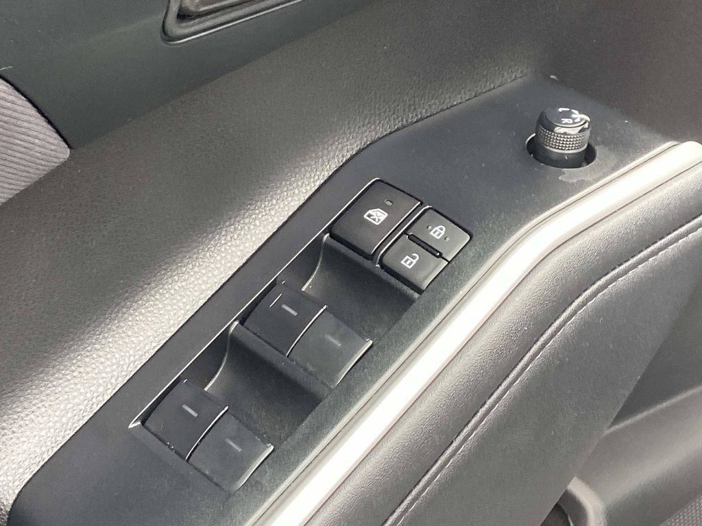 Used 2023 Toyota Highlander LE FWD image 25