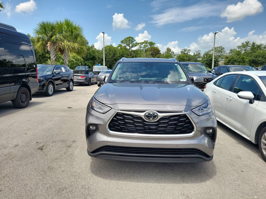 Certified 2026 Toyota Highlander Limited AWD/4WD image 2