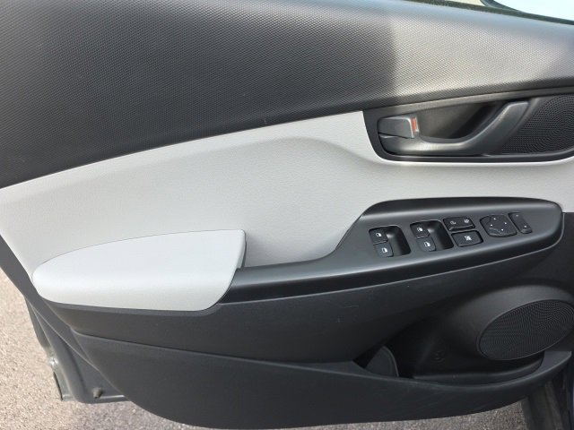 Used 2023 Hyundai Kona SE image 14