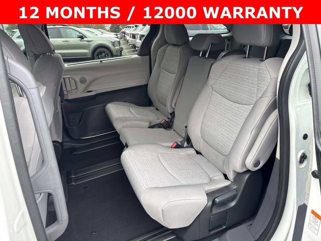 Used 2023 Toyota Sienna LE FWD image 16