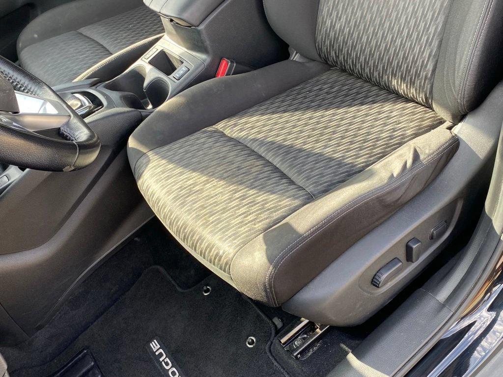 Used 2020 Nissan Rogue SV w/ Premium Package FWD image 24