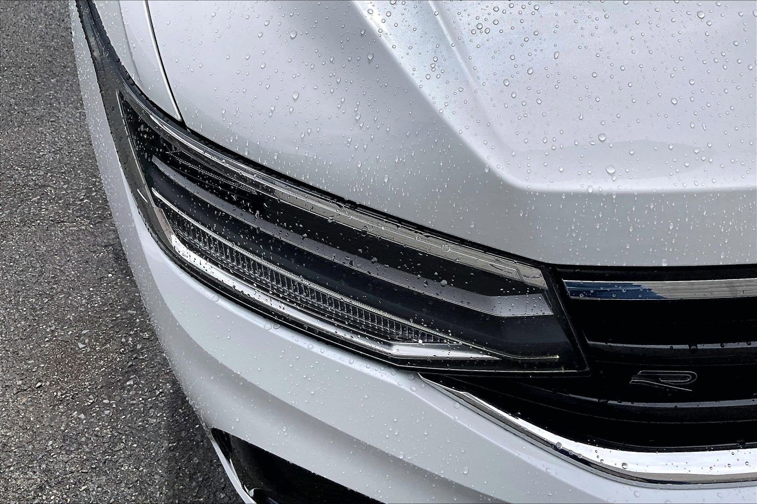 Certified 2023 Volkswagen Tiguan SE R-Line FWD image 25