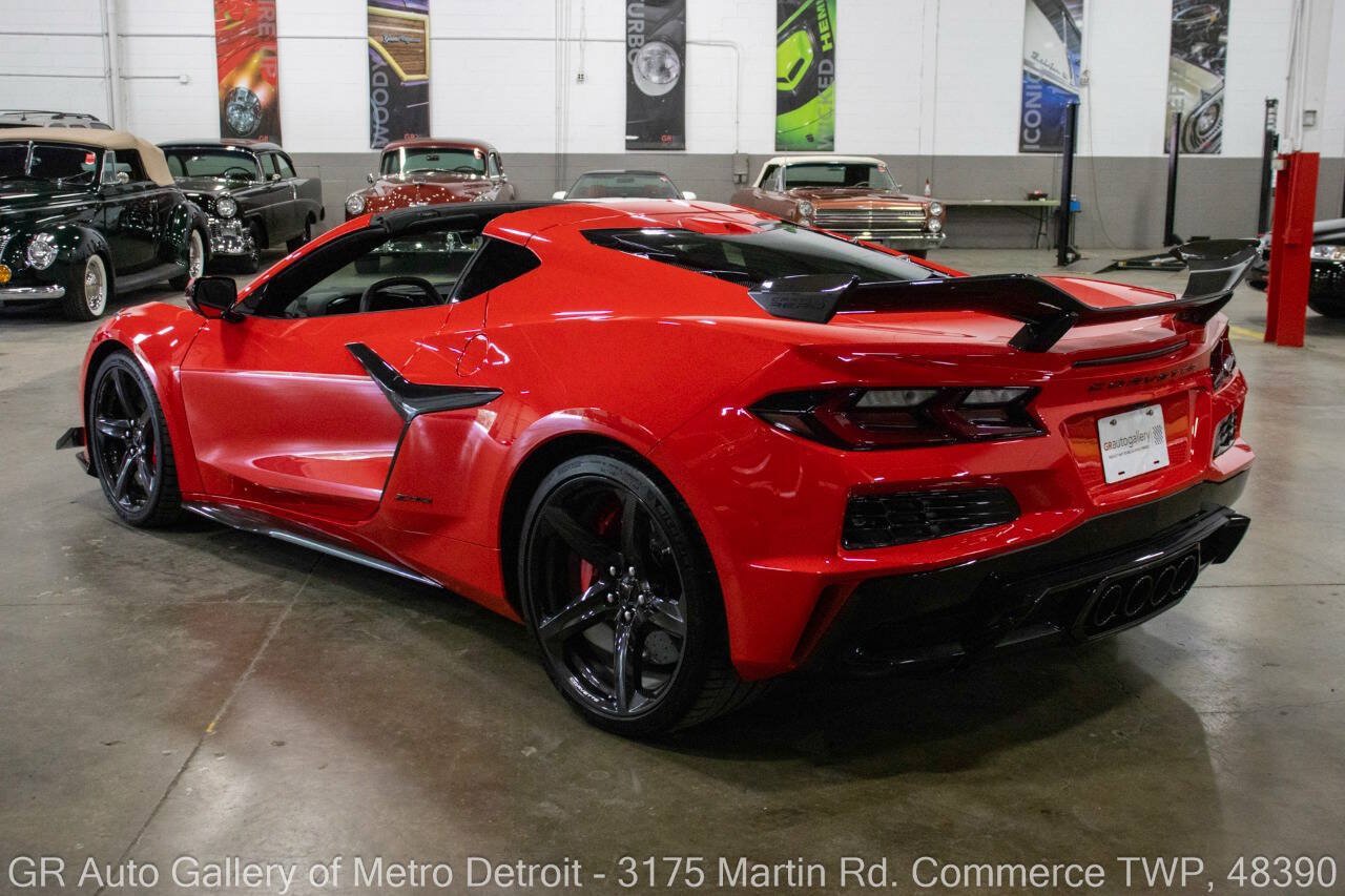 Used 2023 Chevrolet Corvette Z06 w/ Z07 Performance Package RWD image 5
