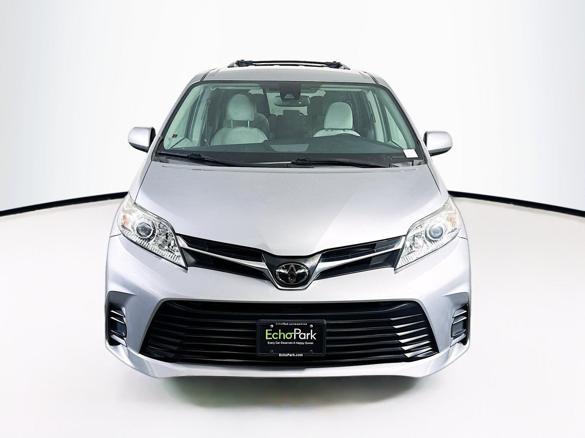 Used 2018 Toyota Sienna LE FWD image 2