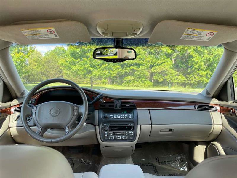 Used 2003 Cadillac De Ville w/ Comfort & Convenience Package FWD image 8