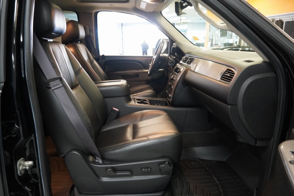 Used 2013 Chevrolet Avalanche LT w/ Suspension Package, Off-Road image 34