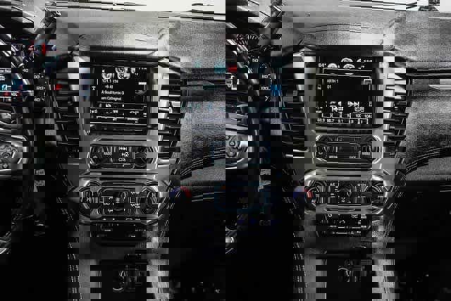 Used 2018 GMC Yukon SLE image 13