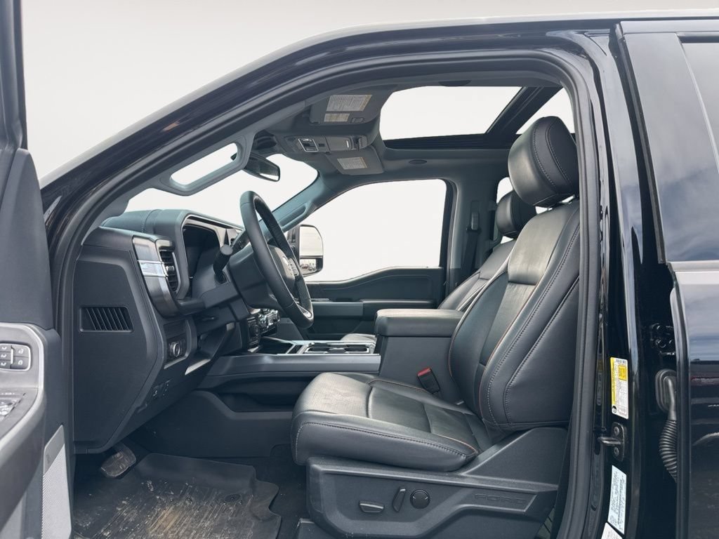 Used 2025 Ford F250 Lariat w/ Lariat Ultimate Package AWD/4WD image 8