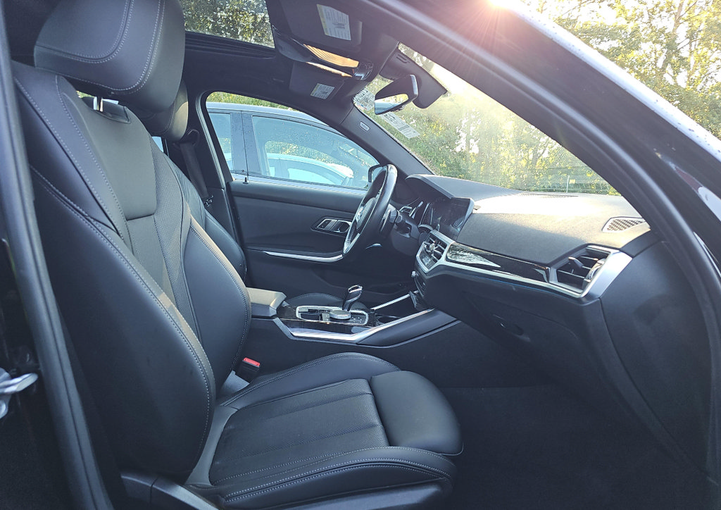 Used 2022 BMW 330e xDrive w/ M Sport Package AWD/4WD image 7