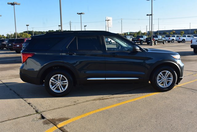 Used 2022 Ford Explorer XLT w/ Equipment Group 202A image 4