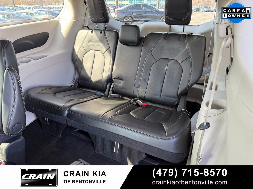 Used 2024 Chrysler Pacifica Touring-L image 29