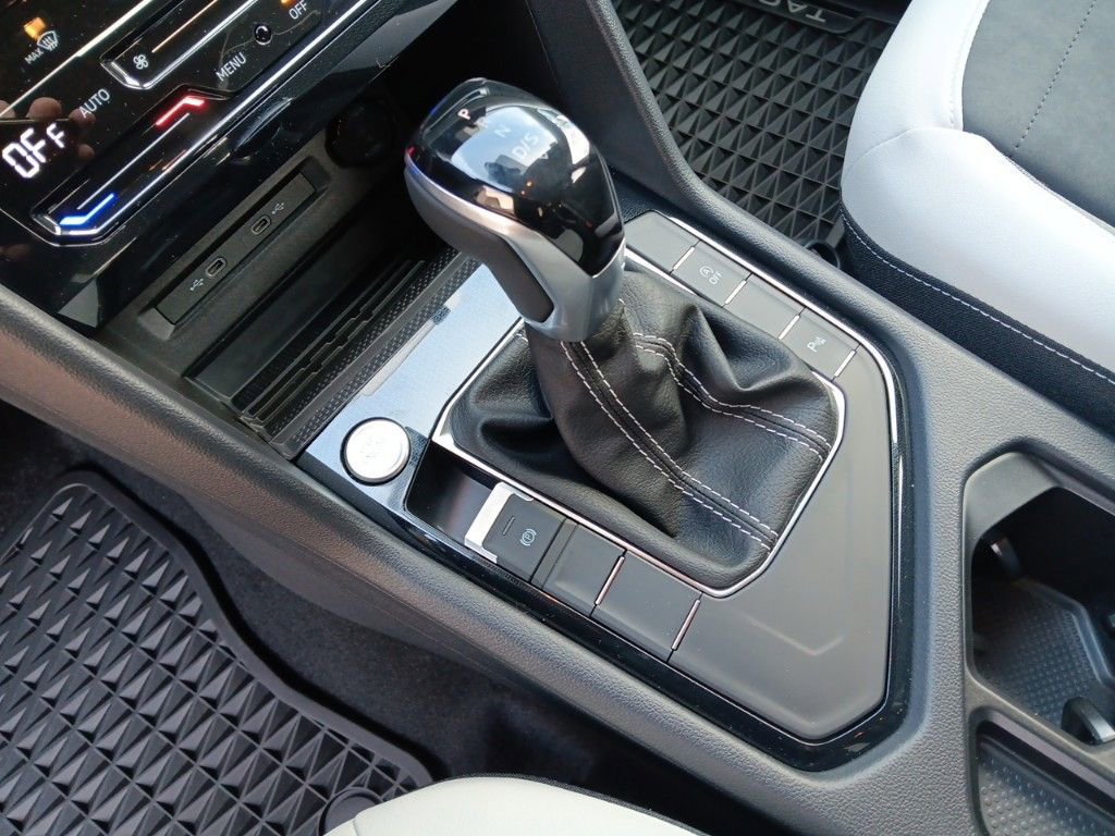 Used 2025 Volkswagen Taos SE image 21