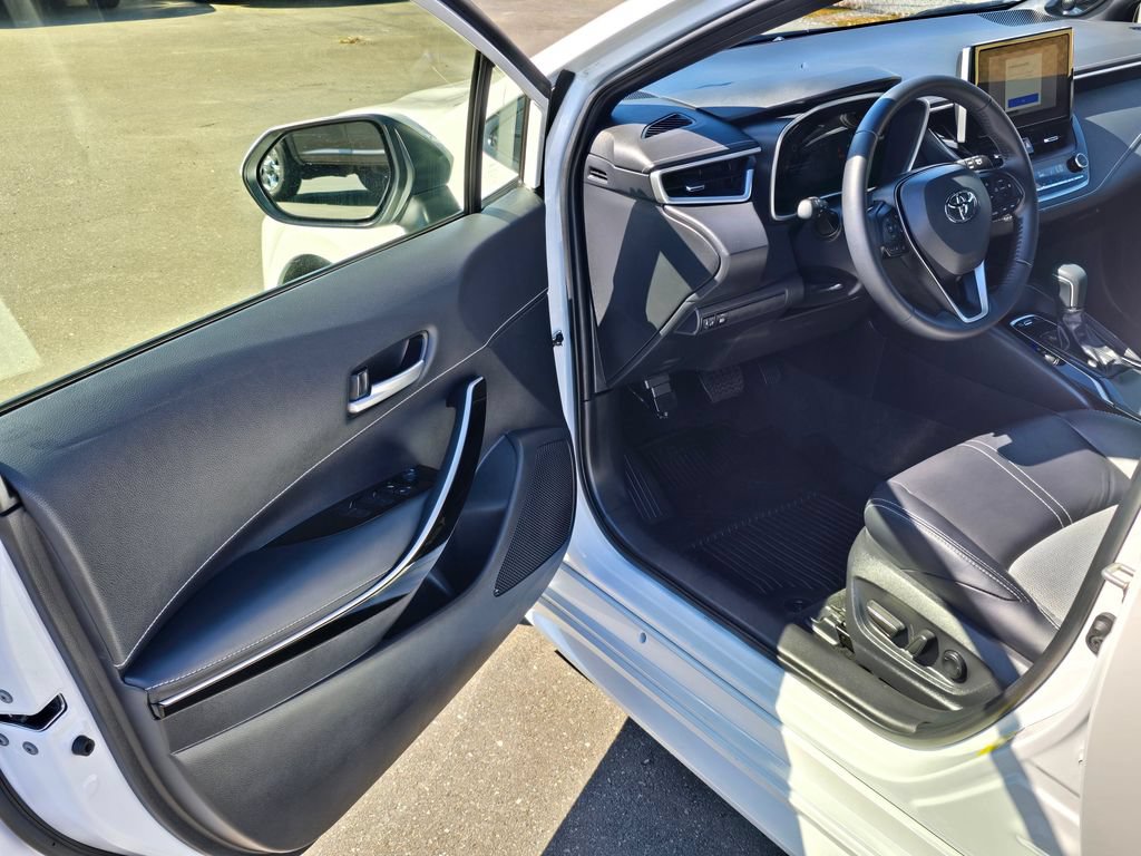 Used 2025 Toyota Corolla XSE FWD image 17