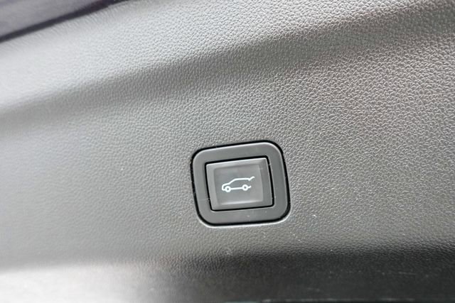 Used 2024 GMC Yukon XL Denali image 33