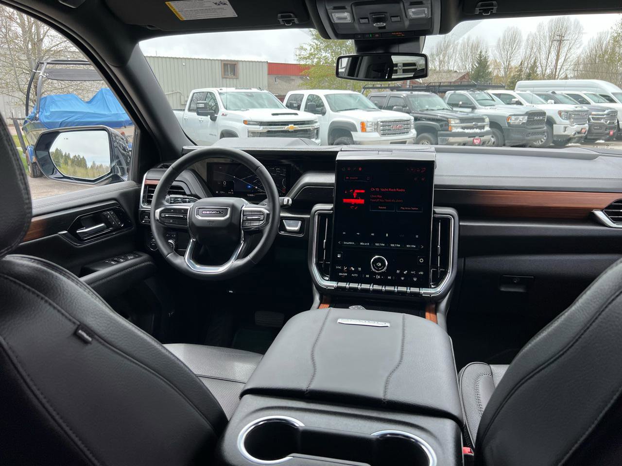 Used 2025 GMC Yukon XL Denali AWD/4WD image 13