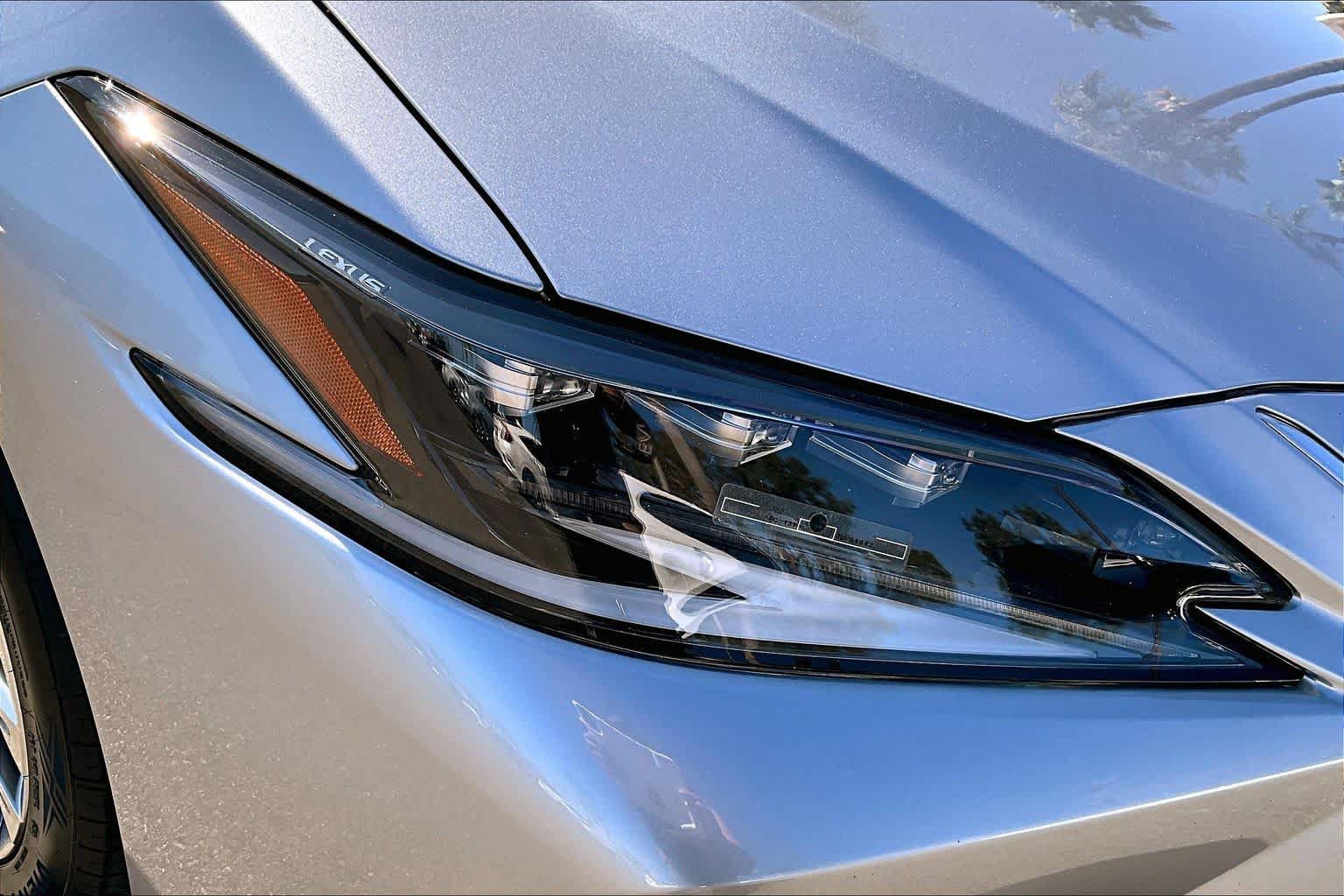 Used 2022 Lexus ES 300h w/ Accessory Package FWD image 26