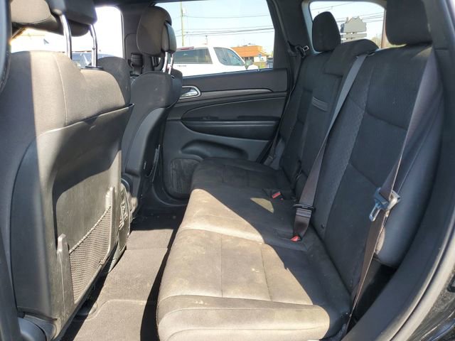 Used 2019 Jeep Grand Cherokee Laredo AWD/4WD image 23