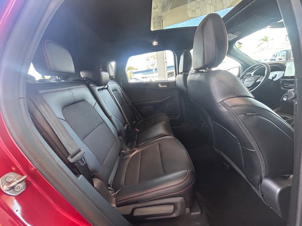 Used 2025 Ford Escape ST-Line w/ Equipment Group 301A image 32