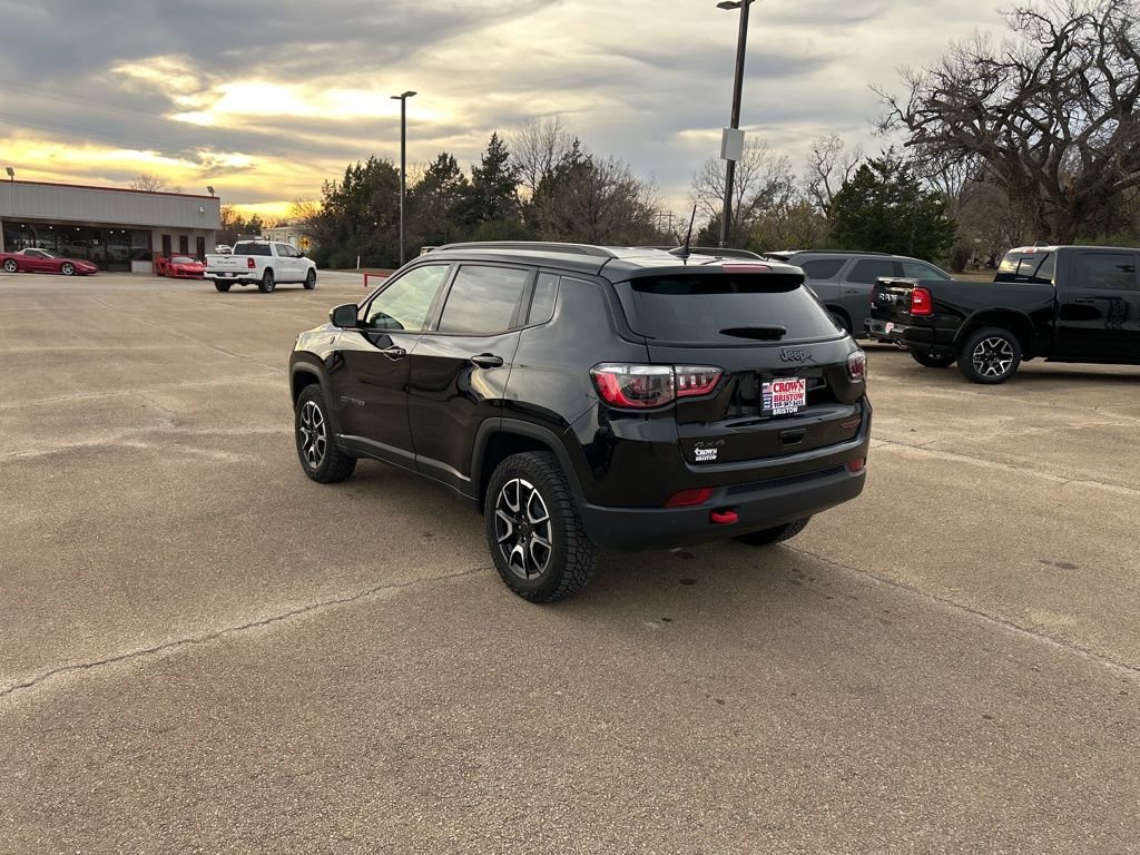 Used 2025 Jeep Compass Trailhawk image 3