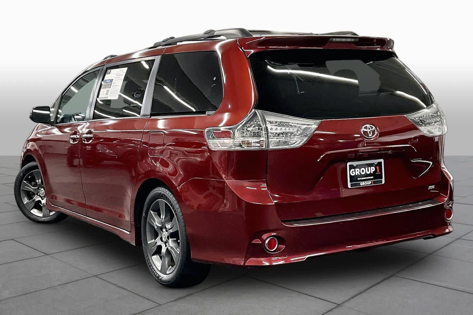 Used 2016 Toyota Sienna SE Premium FWD image 11