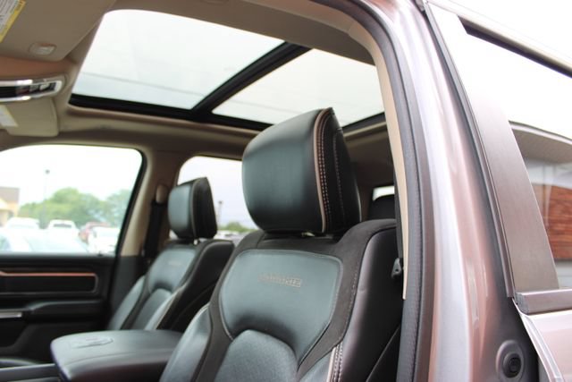 Used 2019 RAM 1500 Laramie AWD/4WD image 32