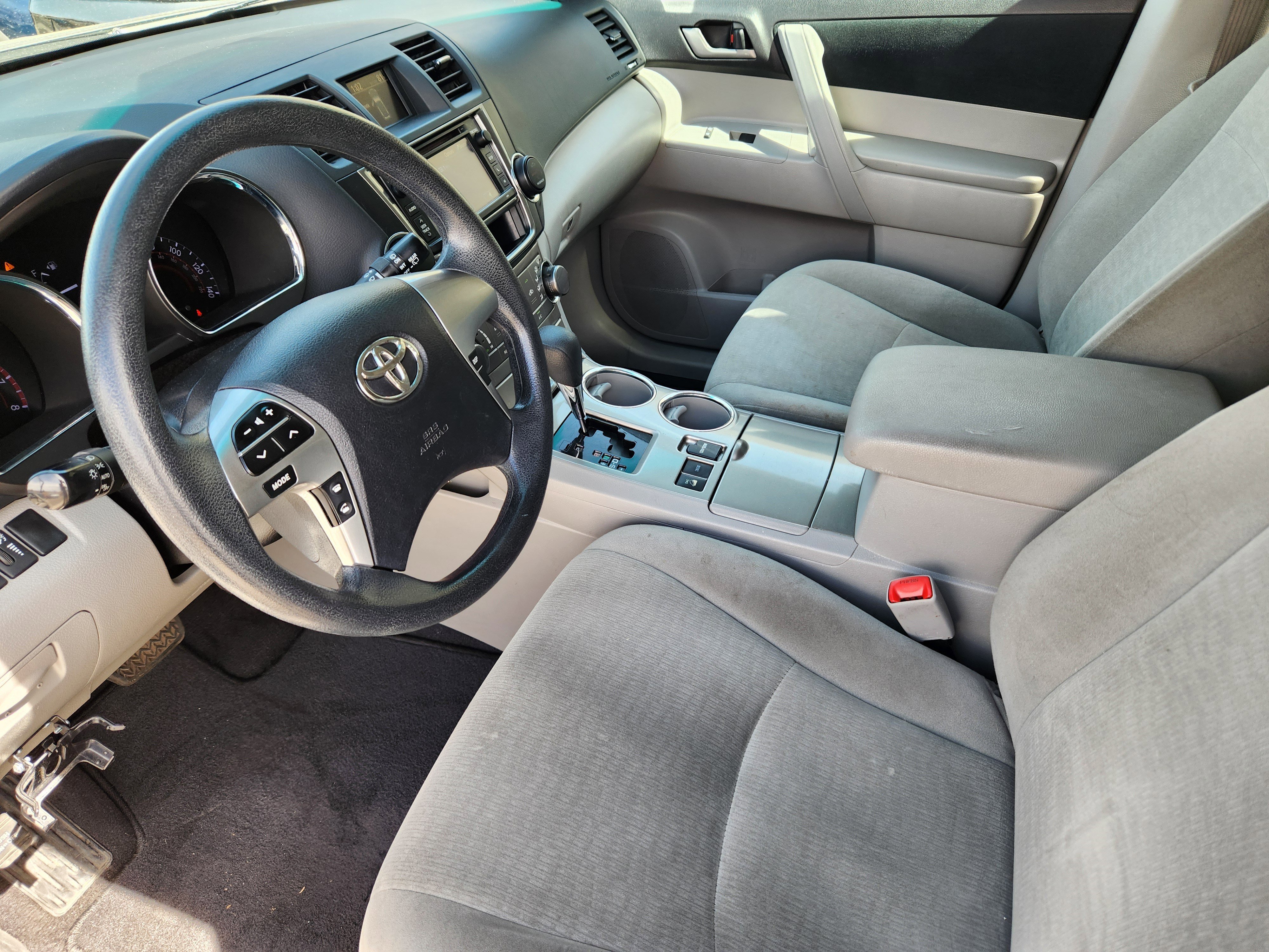 Used 2013 Toyota Highlander Plus image 10