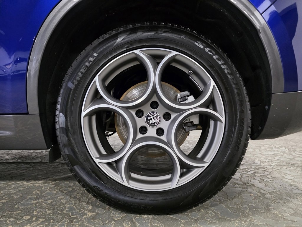 Used 2022 Alfa Romeo Stelvio Ti image 30