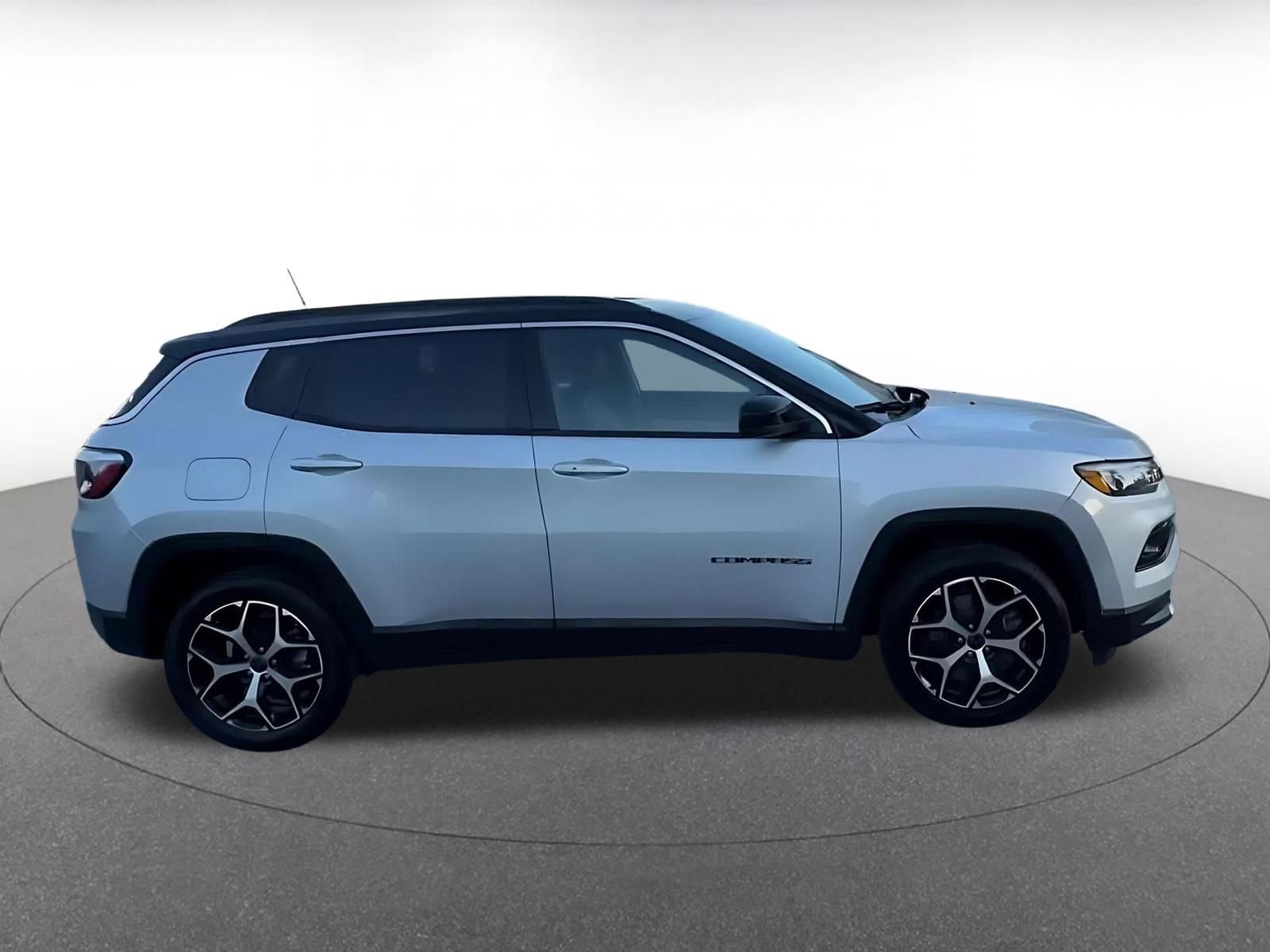 Used 2025 Jeep Compass Limited AWD/4WD image 16
