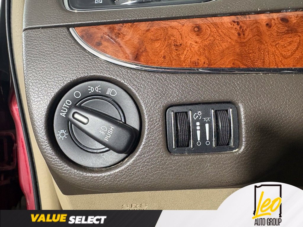 Used 2014 Chrysler Town & Country Touring-L FWD image 12