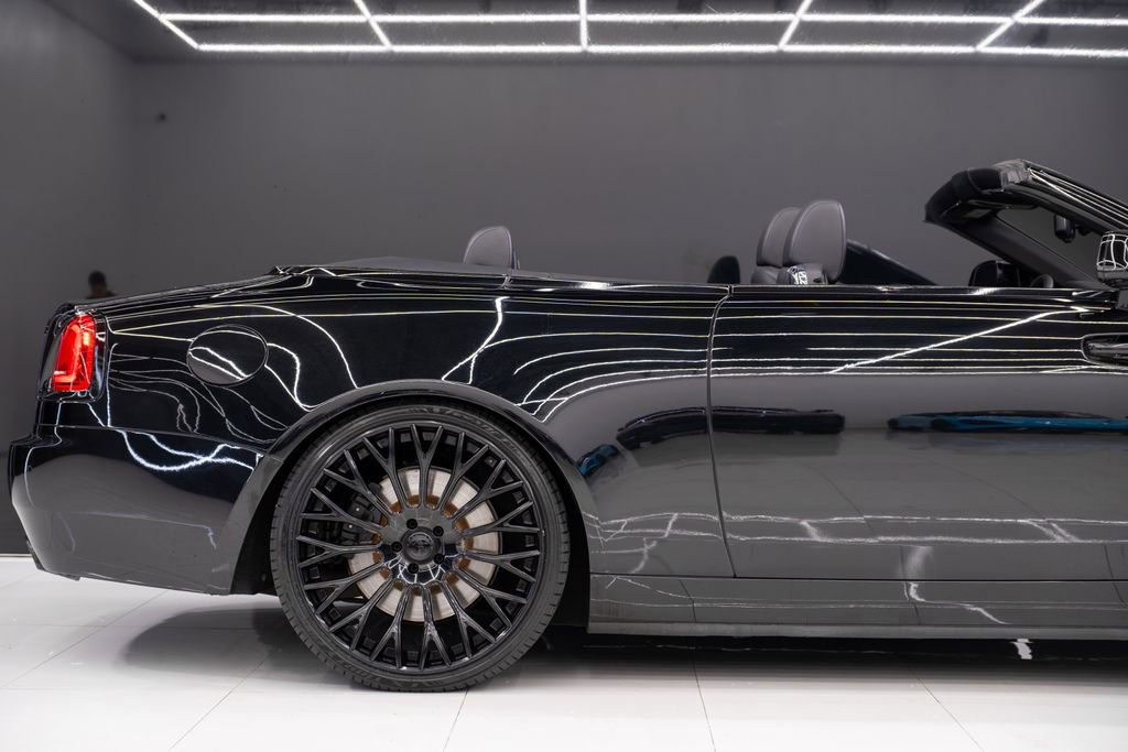 Used 2016 Rolls-Royce Dawn image 11